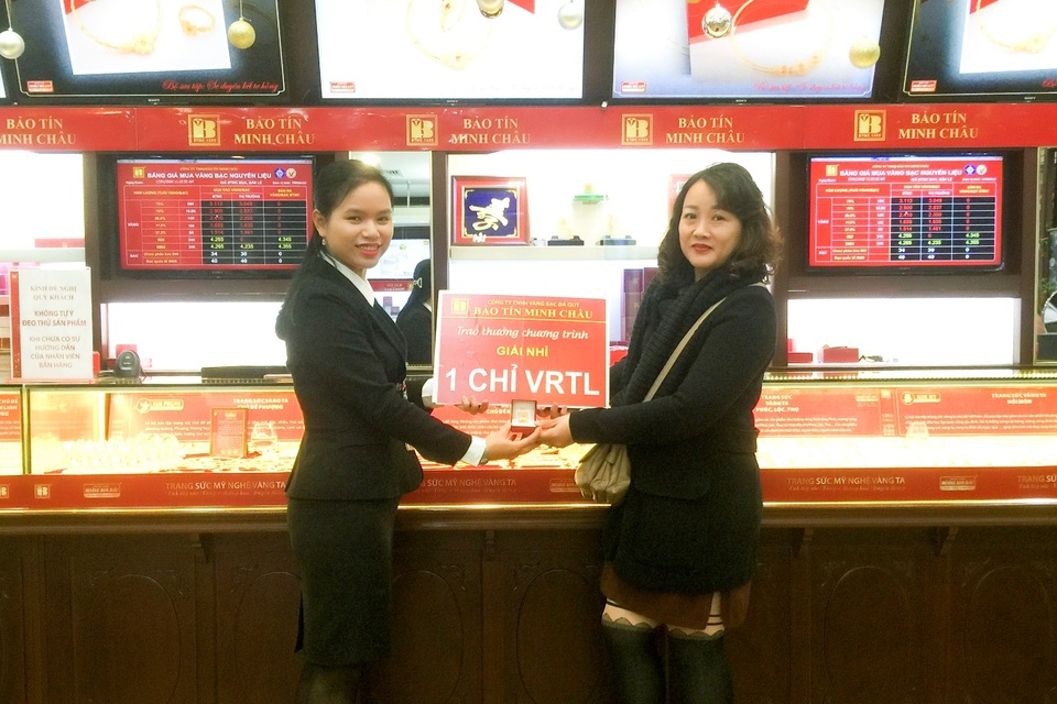 Bảo Tín Minh Châu trao thưởng Vàng Rồng Thăng Long 999.9 tri ân khách hàng - 3 Bảo Tín Minh Châu trao thưởng Vàng Rồng Thăng Long 999.9 tri ân khách hàng - 3