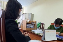 Vợ tiến sĩ Bùi Quang Tín làm việc với Công an TPHCM