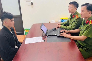 Thanh niên dùng thanh sắt kề vào cổ chủ nhà cướp điện thoại