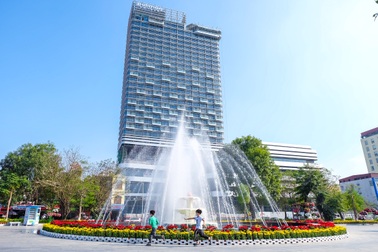 Niềm vui của trẻ thơ trong mùa xuân mới