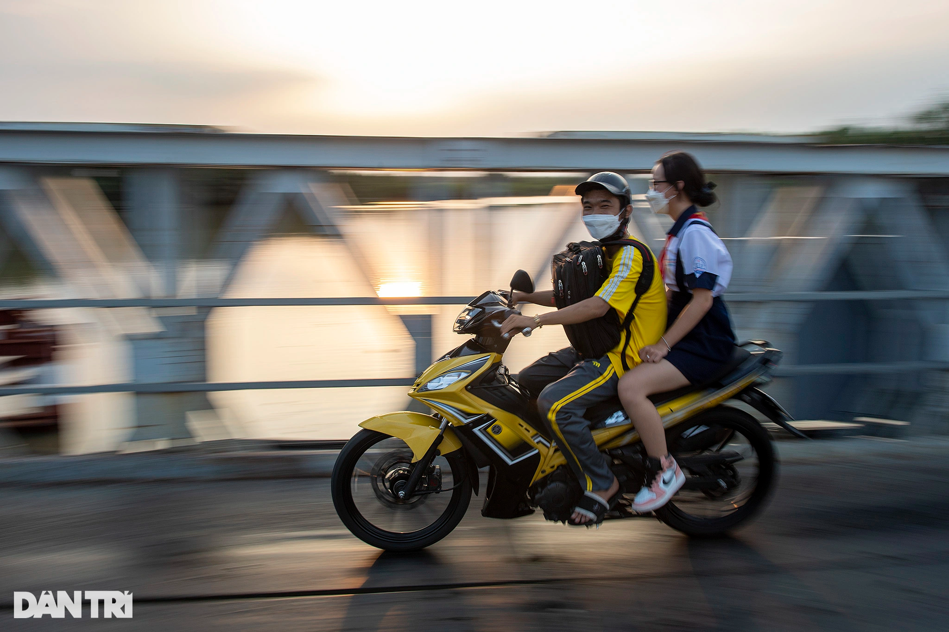 Muôn kiểu vi phạm giao thông tiềm ẩn tai nạn trên đường phố TPHCM - 14 Muôn kiểu vi phạm giao thông tiềm ẩn tai nạn trên đường phố TPHCM - 14