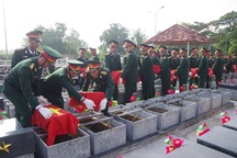 Truy điệu, an táng hài cốt liệt sĩ cần tổ chức trang trọng