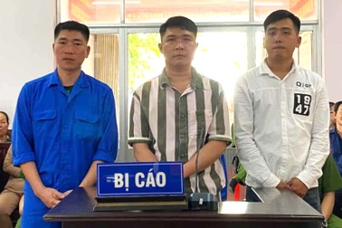 Ba người đàn ông vào tù vì rủ nhau đi chém người