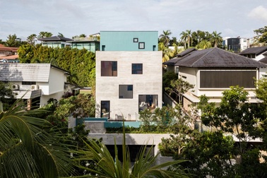 Ngôi nhà thoáng mát với 80 ô cửa sổ và vườn cây ở khắp nơi