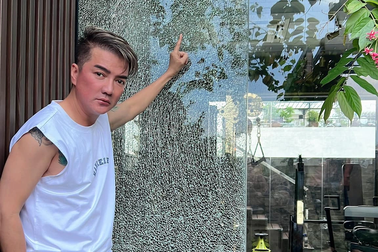 Đàm Vĩnh Hưng báo công an vì biệt thự "triệu đô" vỡ kính, nghi do trúng đạn