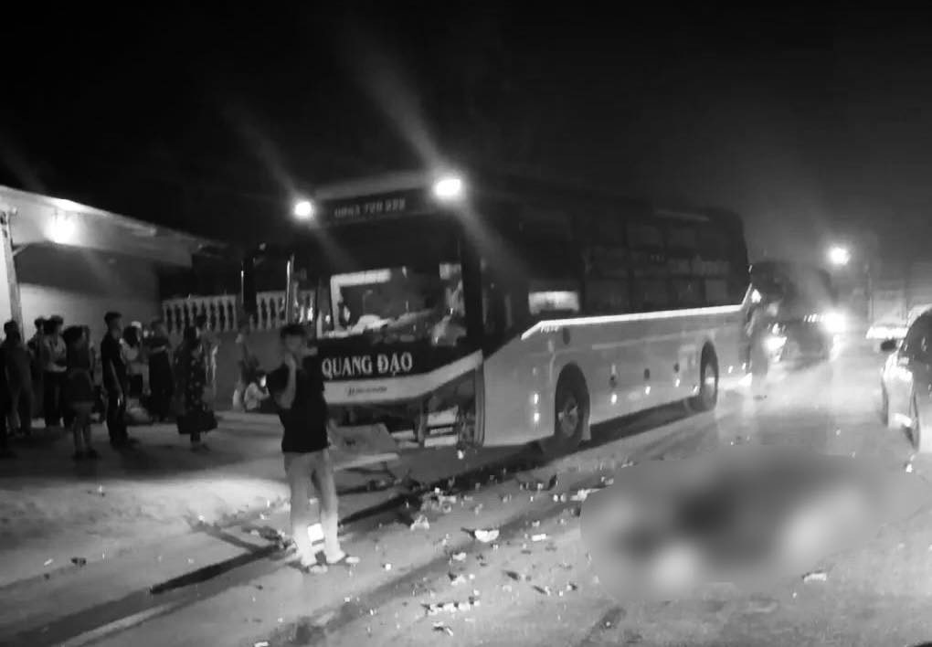 2 người đi xe máy tử vong sau va chạm với xe khách - 1 2 người đi xe máy tử vong sau va chạm với xe khách - 1