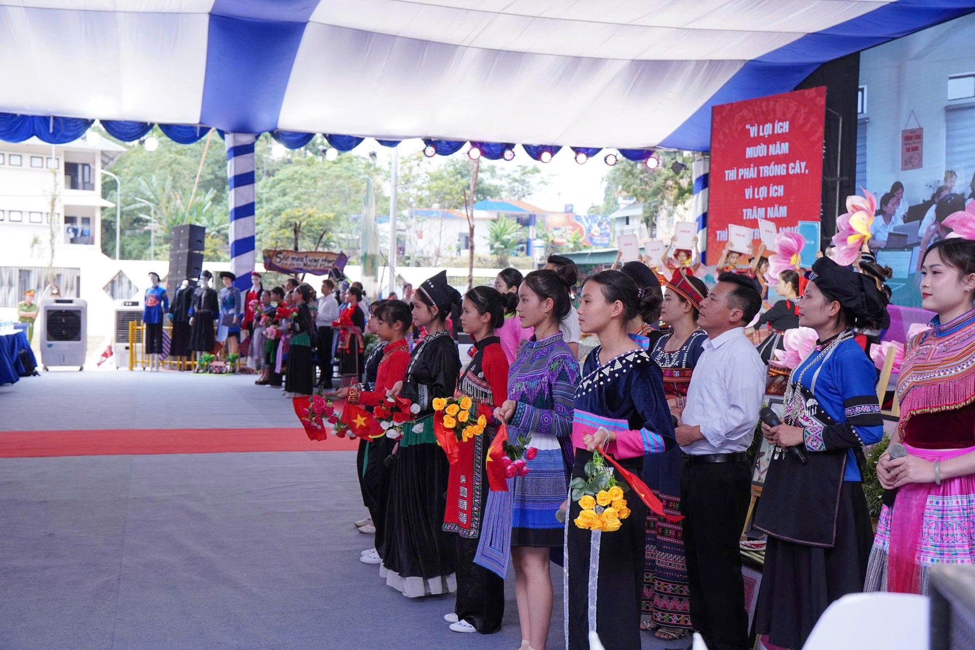 Hình ảnh ngôi trường hiện đại ở vùng biên Lào Cai trước ngày khai giảng - 4 Hình ảnh ngôi trường hiện đại ở vùng biên Lào Cai trước ngày khai giảng - 4