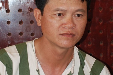 Bị truy nã vẫn đi làm thầy giáo tiểu học