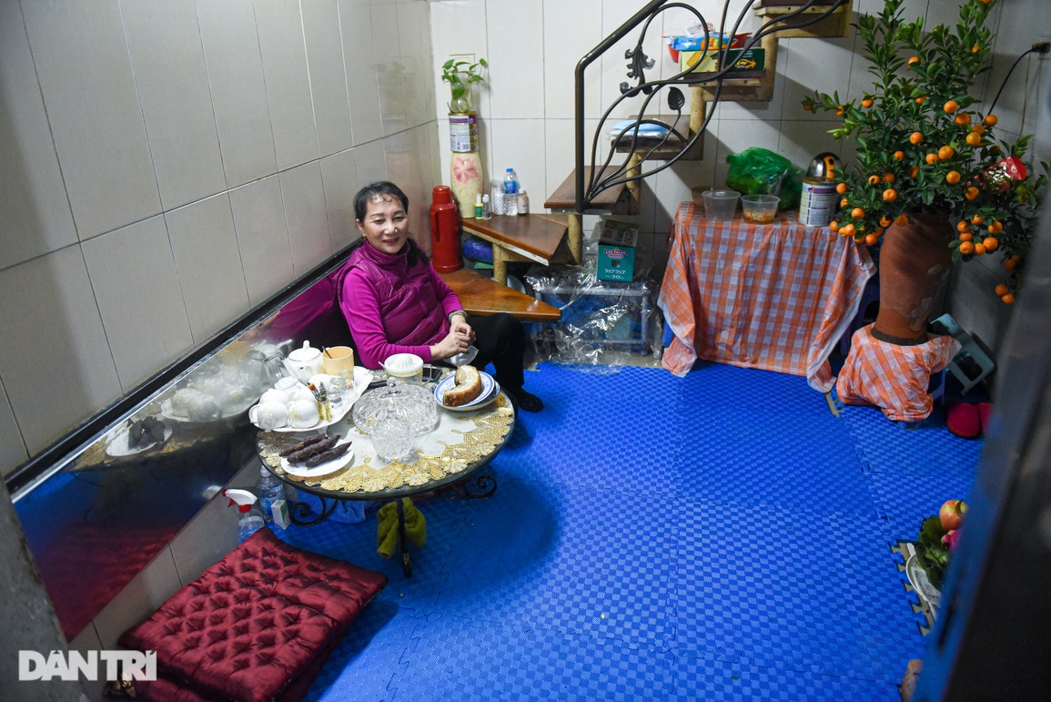 Ngõ lạ ở Hà Nội: Đám hỏi không tráp, người mất không đóng áo quan - 5 Ngõ lạ ở Hà Nội: Đám hỏi không tráp, người mất không đóng áo quan - 5