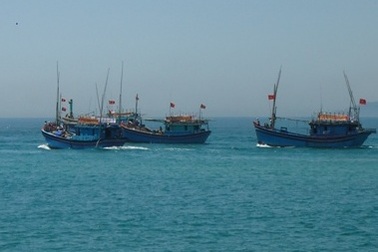 12 ngư dân gặp nạn trên biển