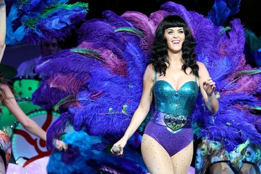Katy Perry hủy show vì ngộ độc thức ăn