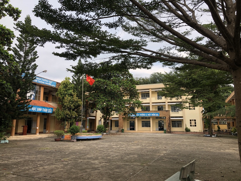 Thầy trò nơm nớp lo sợ khi học tập trong ngôi trường có nguy cơ đổ sập - 1 Thầy trò nơm nớp lo sợ khi học tập trong ngôi trường có nguy cơ đổ sập - 1