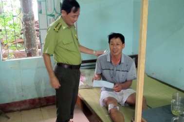 Biểu dương 3 kiểm lâm dũng cảm cứu 8 người thoát lũ dữ