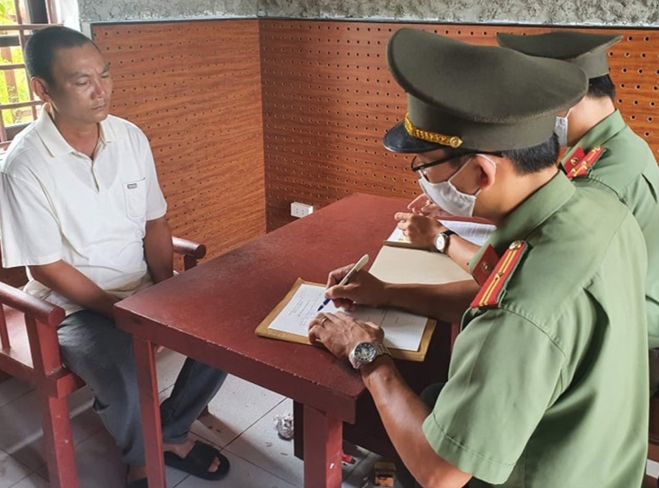 Khởi tố, bắt tạm giam người đàn ông đưa người ra nước ngoài trái phép - 1 Khởi tố, bắt tạm giam người đàn ông đưa người ra nước ngoài trái phép - 1
