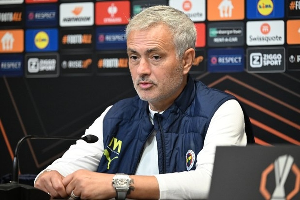 HLV Pep Guardiola đáp trả chỉ trích từ đồng nghiệp Mourinho - 2 HLV Pep Guardiola đáp trả chỉ trích từ đồng nghiệp Mourinho - 2