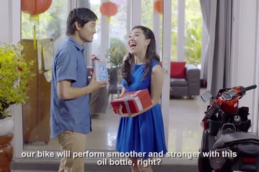 Quý Bình bị lộ “người yêu giấu mặt”