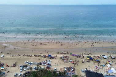 Vì sao có tới 13 người bị sóng biển cuốn trôi trong một ngày ở Quảng Ngãi?