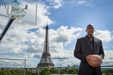 Gia tài bạc tỷ, Michael Jordan lại kiếm tiền ít ỏi từ bóng rổ