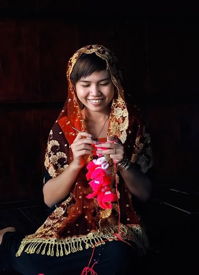 Đẹp nao lòng nét duyên phụ nữ Chăm An Giang