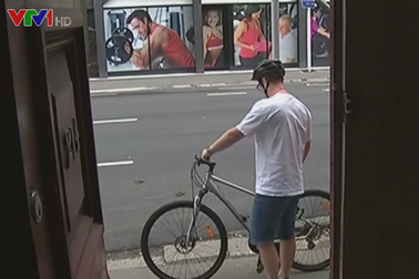 Thưởng tiền cho người đi làm bằng xe đạp