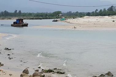 Dự án nạo vét cửa biển Thừa Thiên Huế: tốn kém hàng tỷ vẫn nguy cơ bị tắc