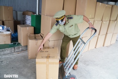 Bắc Ninh: Cơ sở sản xuất khẩu trang "siêu bẩn" bị xử phạt, tiêu hủy lô hàng