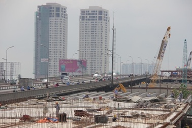 Tai nạn liên hoàn do các tài xế… quá hiếu kỳ