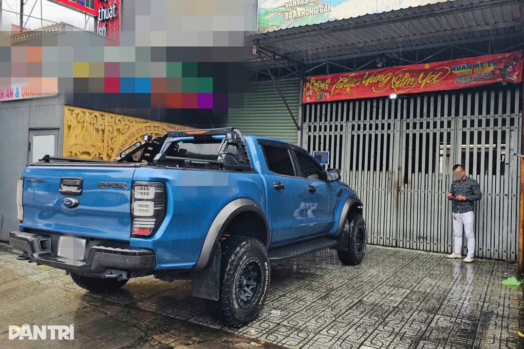 Người đàn ông ở TPHCM trình báo mất gần 30 cây vàng trong ô tô - 2 Người đàn ông ở TPHCM trình báo mất gần 30 cây vàng trong ô tô - 2