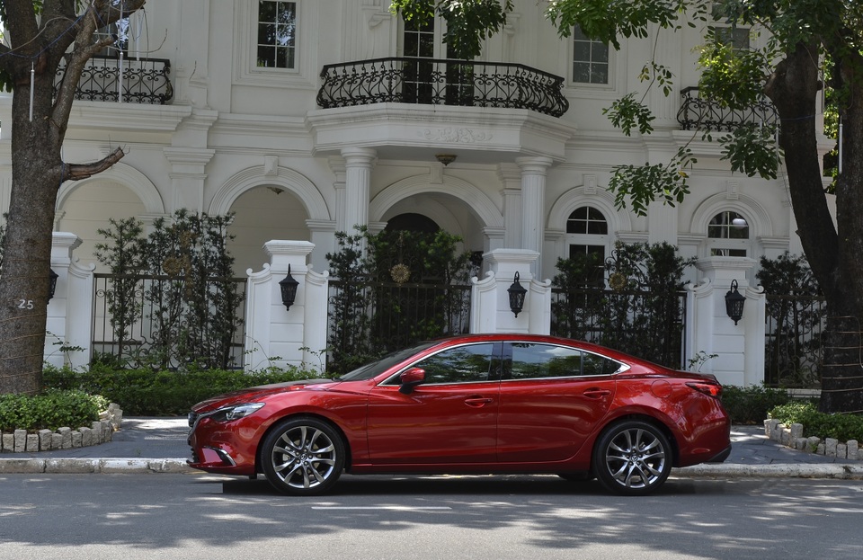 Sedan cao cấp Mazda6 chỉ trong tầm giá 800 triệu đồng - 1 Sedan cao cấp Mazda6 chỉ trong tầm giá 800 triệu đồng - 1