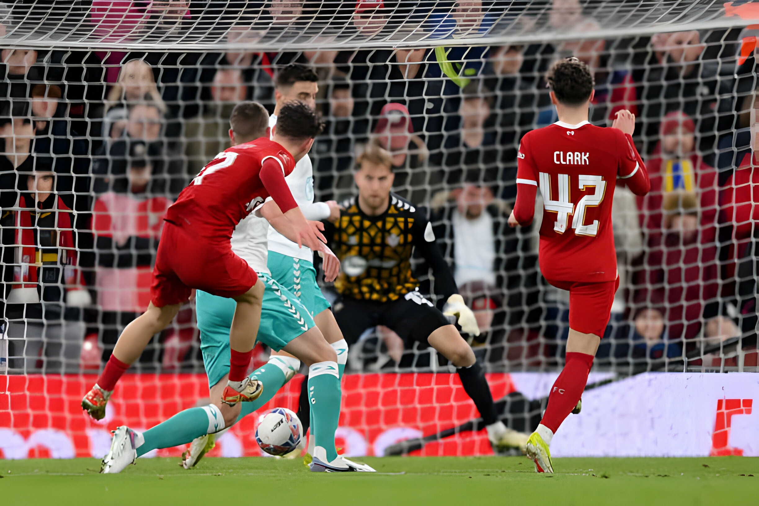 Liverpool đè bẹp Southampton, chạm mặt Man Utd tại tứ kết - 1