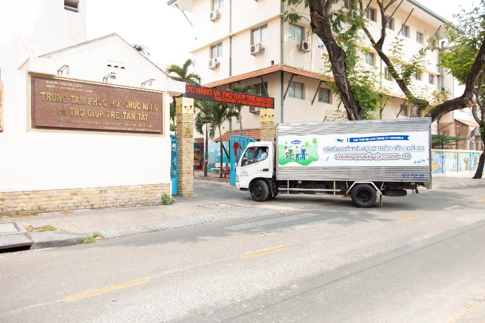 “Món quà” đặc biệt của Vinamilk tặng trẻ em khó khăn trong mùa dịch Covid-19 - 3 “Món quà” đặc biệt của Vinamilk tặng trẻ em khó khăn trong mùa dịch Covid-19 - 3
