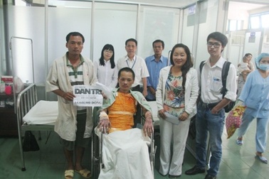 Trao hơn 64 triệu đồng đến anh công nhân bị bỏng nặng   