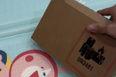 Mua iPhone 16 từ Apple Store Online, người dùng nhận hộp không