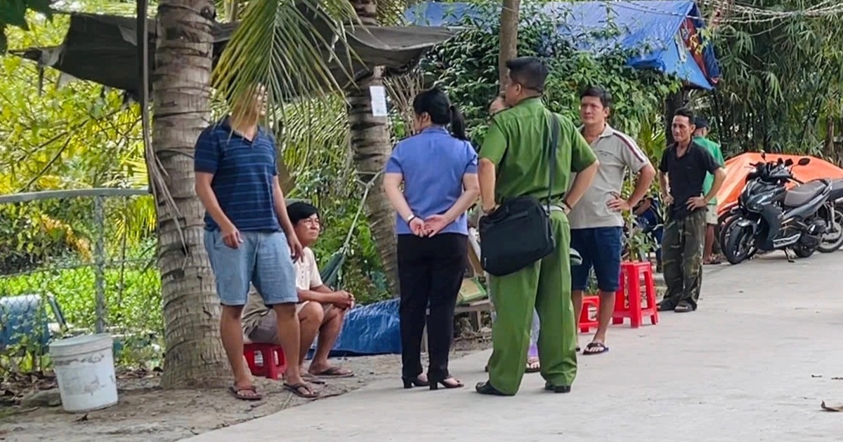Mẹ phát hiện con trai tử vong dưới mương nước ở TPHCM