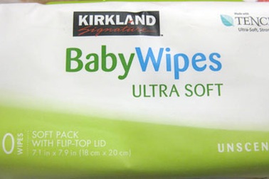 Thu hồi khăn ướt trẻ em Mỹ chứa chất cấm
