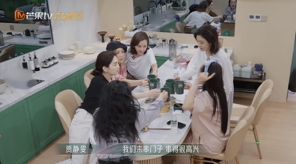 Chi Pu hé lộ hậu trường, tích cực quảng bá văn hóa Việt tại Đạp gió 2023 - 5 Chi Pu hé lộ hậu trường, tích cực quảng bá văn hóa Việt tại Đạp gió 2023 - 5