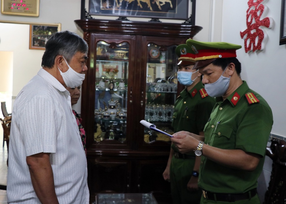 Khởi tố, bắt tạm giam nguyên Phó Chủ tịch Thường trực UBND tỉnh Phú Yên - 2 Khởi tố, bắt tạm giam nguyên Phó Chủ tịch Thường trực UBND tỉnh Phú Yên - 2