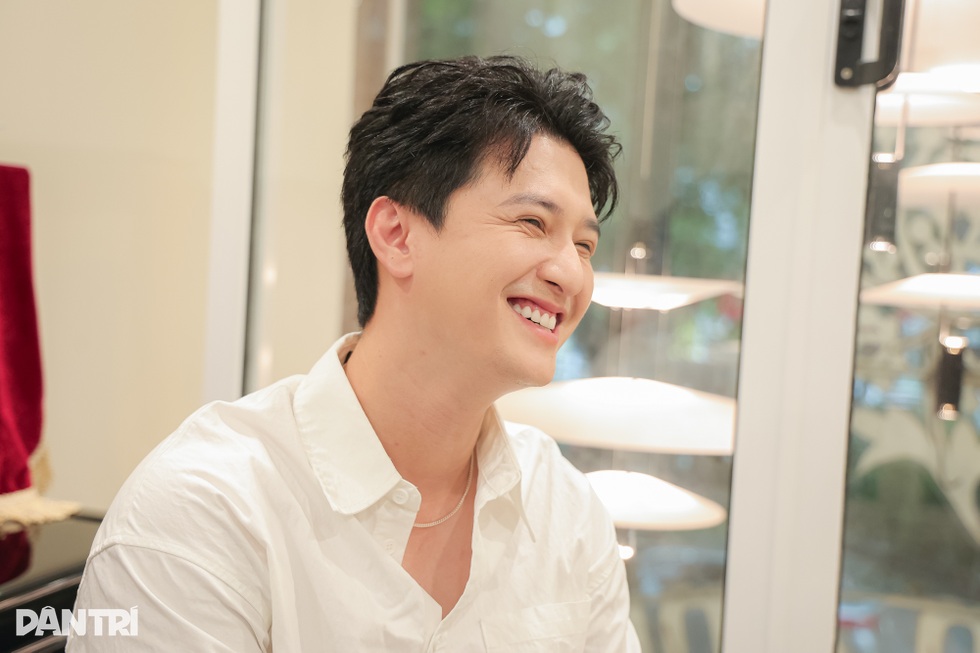 Huỳnh Anh nói về vợ hơn 6 tuổi: “Cô ấy đẹp gấp mấy lần trên mạng - 7 Huỳnh Anh nói về vợ hơn 6 tuổi: “Cô ấy đẹp gấp mấy lần trên mạng - 7