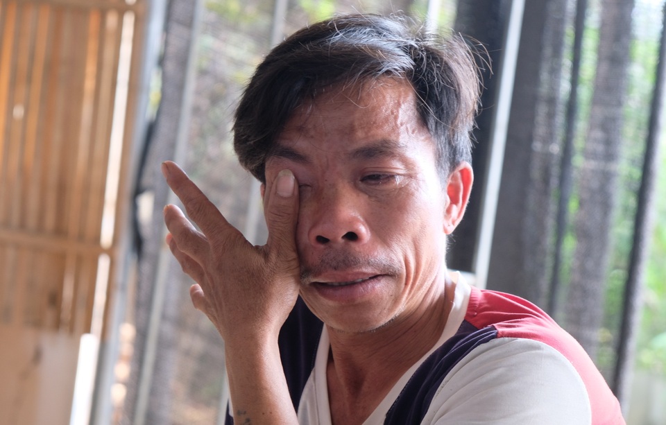Người cha nghèo chới với trong hố sâu tuyệt vọng, rao bán nhà cứu con - 2 Người cha nghèo chới với trong hố sâu tuyệt vọng, rao bán nhà cứu con - 2