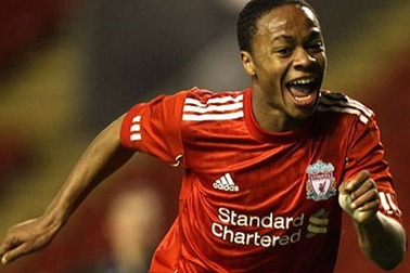 Sao trẻ Liverpool lên chức bố ở tuổi 17