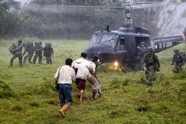 Hàng trăm người ở làng bị lở đất chôn vùi “vẫn sống”