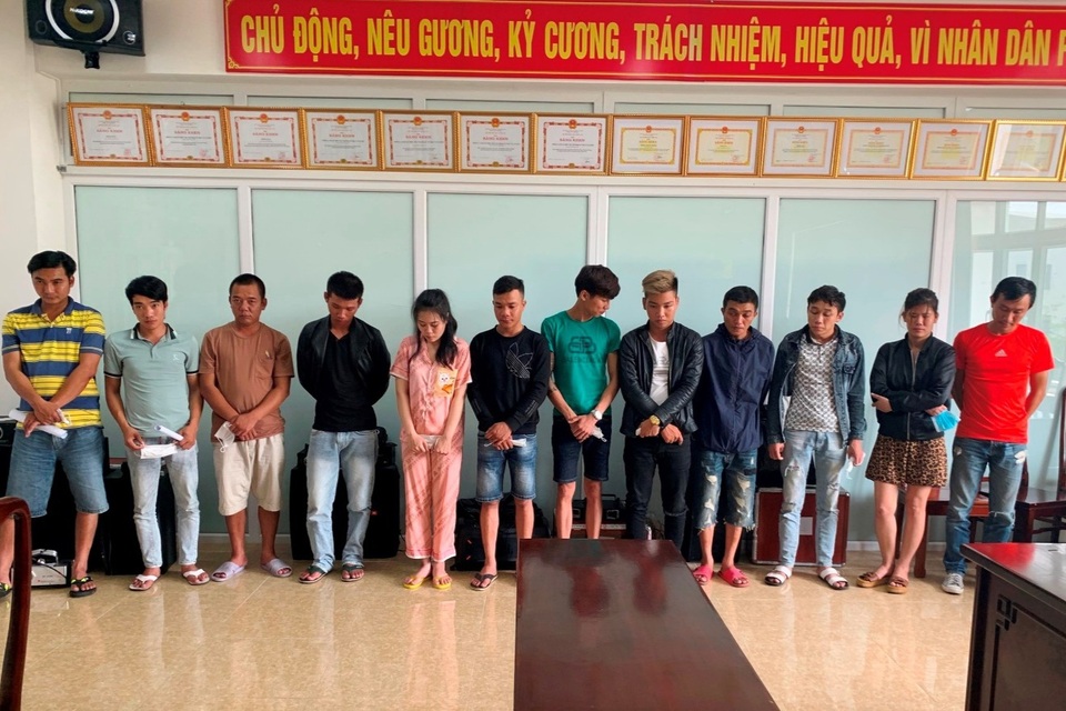Nhiều hot girl hút, chích ma túy trong nhà nghỉ có nhân viên phục vụ - 9 Nhiều hot girl hút, chích ma túy trong nhà nghỉ có nhân viên phục vụ - 9