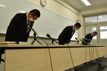 Quên áo thi đấu, nữ sinh Nhật Bản bị giáo viên tát trật khớp hàm