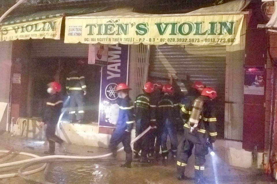 Vụ 4 người kẹt trong đám cháy: 2 người đã tử vong - 1 Vụ 4 người kẹt trong đám cháy: 2 người đã tử vong - 1