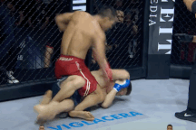 Khoảnh khắc Trần Quang Lộc hạ knock-out Lý Tiểu Long sau cú đấm liên hoàn