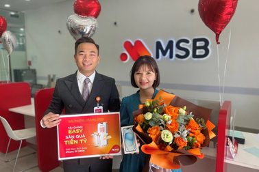 MSB trao 16 iPhone 15 cho khách hàng trúng thưởng