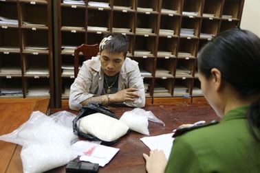 Lạng  Sơn: Bắt tội phạm ma túy, thu giữ cả “kho” vũ khí