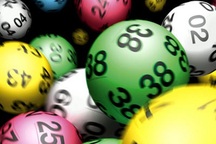 Sửng sốt vì người đàn ông trúng thưởng xổ số vẫn đi… sửa toilet