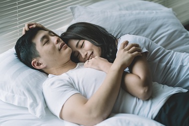 Đêm tân hôn, tôi giật thót khi nghe chồng mới nhắc tới chồng cũ của mình