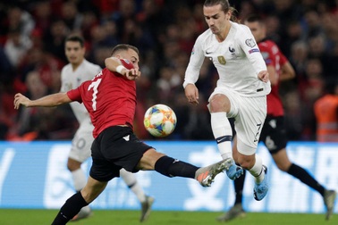 Euro 2020 có thể bị hoãn sang năm 2021